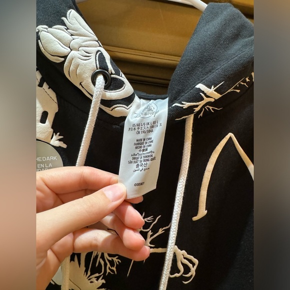 New with tags - Disney - Mickey & Minnie Mouse Halloween Glow-in-the-Dark Hoodie - Picture 5 of 10